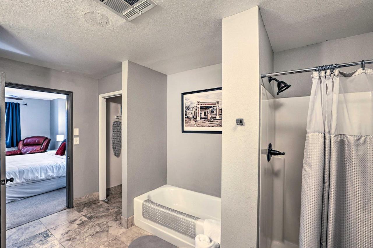 Fort Worth Condo With Racetrack Views And Pool Access エクステリア 写真